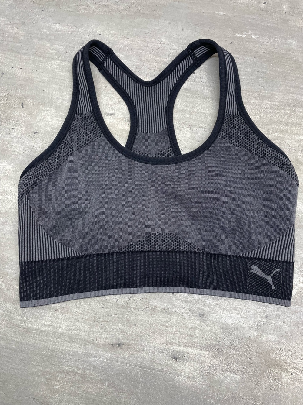 Puma Women's Black and Gray Seamless Racerback Sports Bra‎ - Supportive Stretch